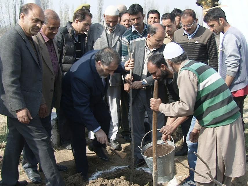 Div Com launches Mulberry plantation drive
